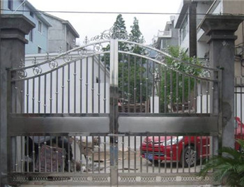 学校门哪里有