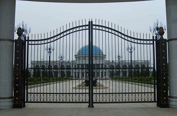 学校门哪家好